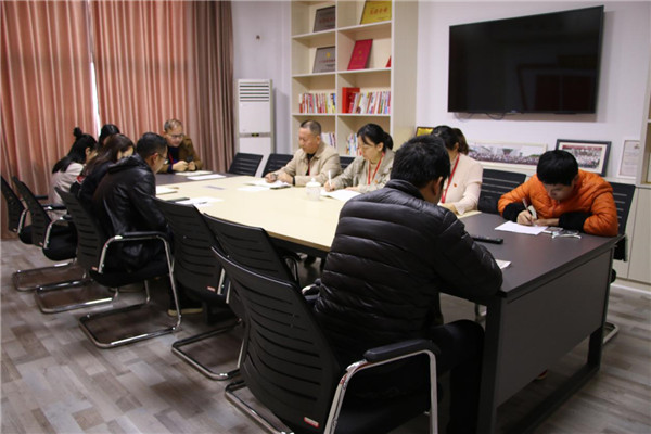 市古鎮(zhèn)公司掀起學(xué)習(xí)黃群、宋月才等四名同志先進事跡的熱潮