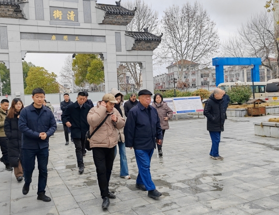 原交通運輸部部長黃鎮(zhèn)東到三閭廟古碼頭開展調(diào)研工作