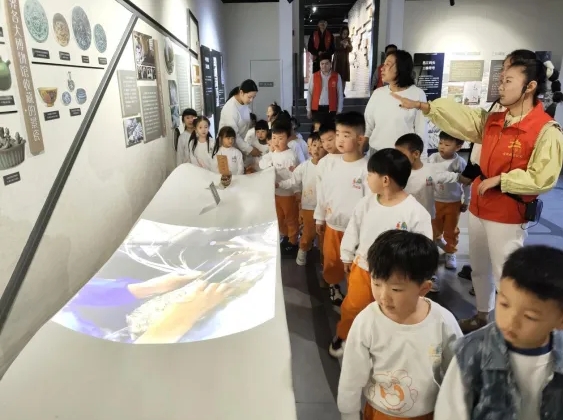御窯景巷聯合吉的堡幼兒園開展文化探索之旅